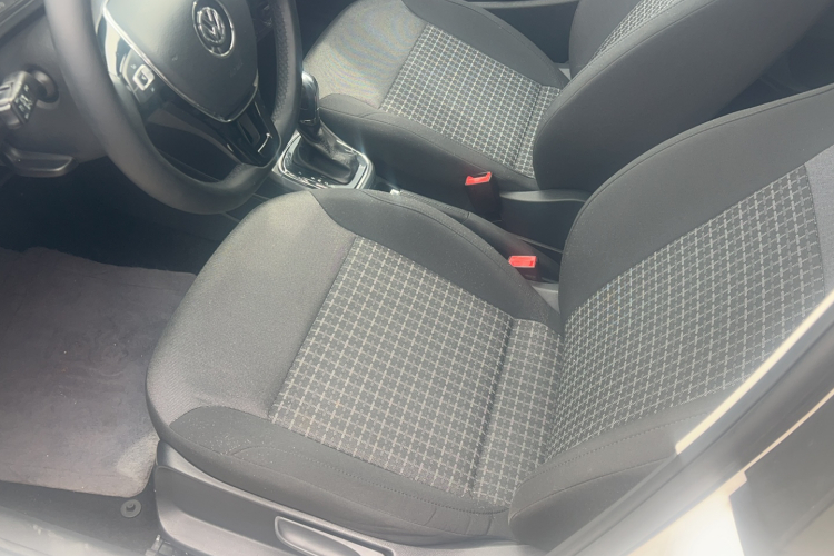 Volkswagen Polo 2016 car image #9
