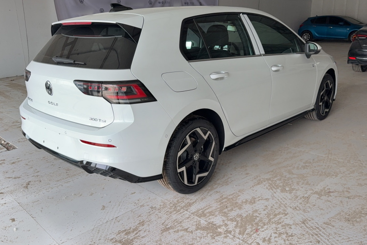 Volkswagen Golf 2026 car image #5