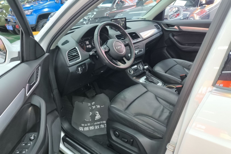 Audi Q3 2015 #16 Audi Q3 2015 car image #16