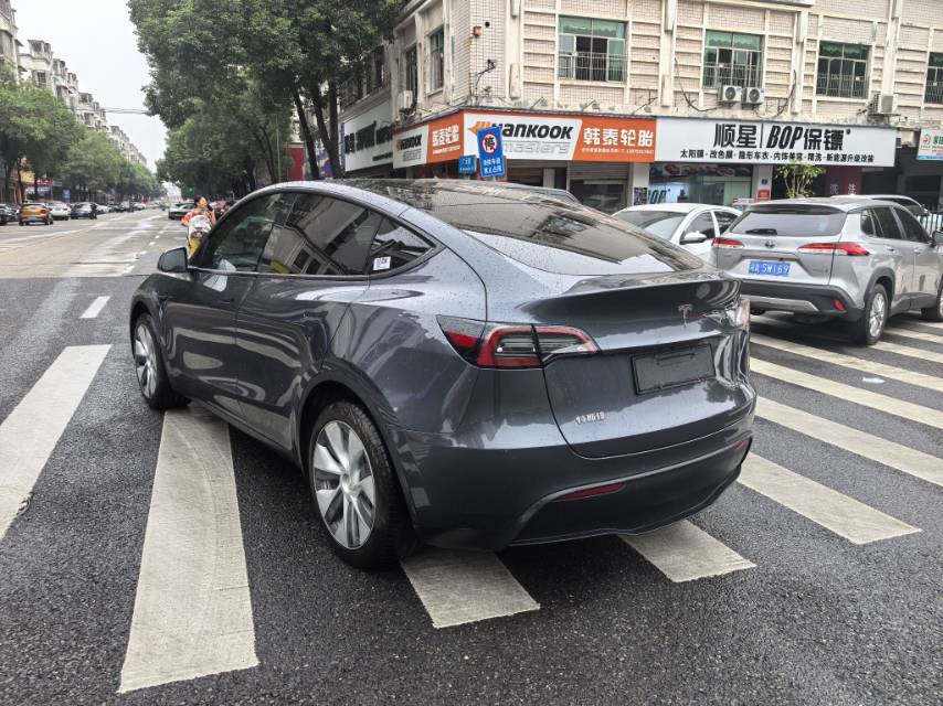Tesla Model Y 2022 #5 Tesla Model Y 2022 car image #5