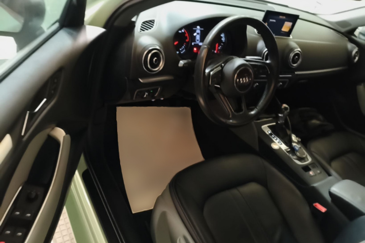 Audi A3 2018 car image #16