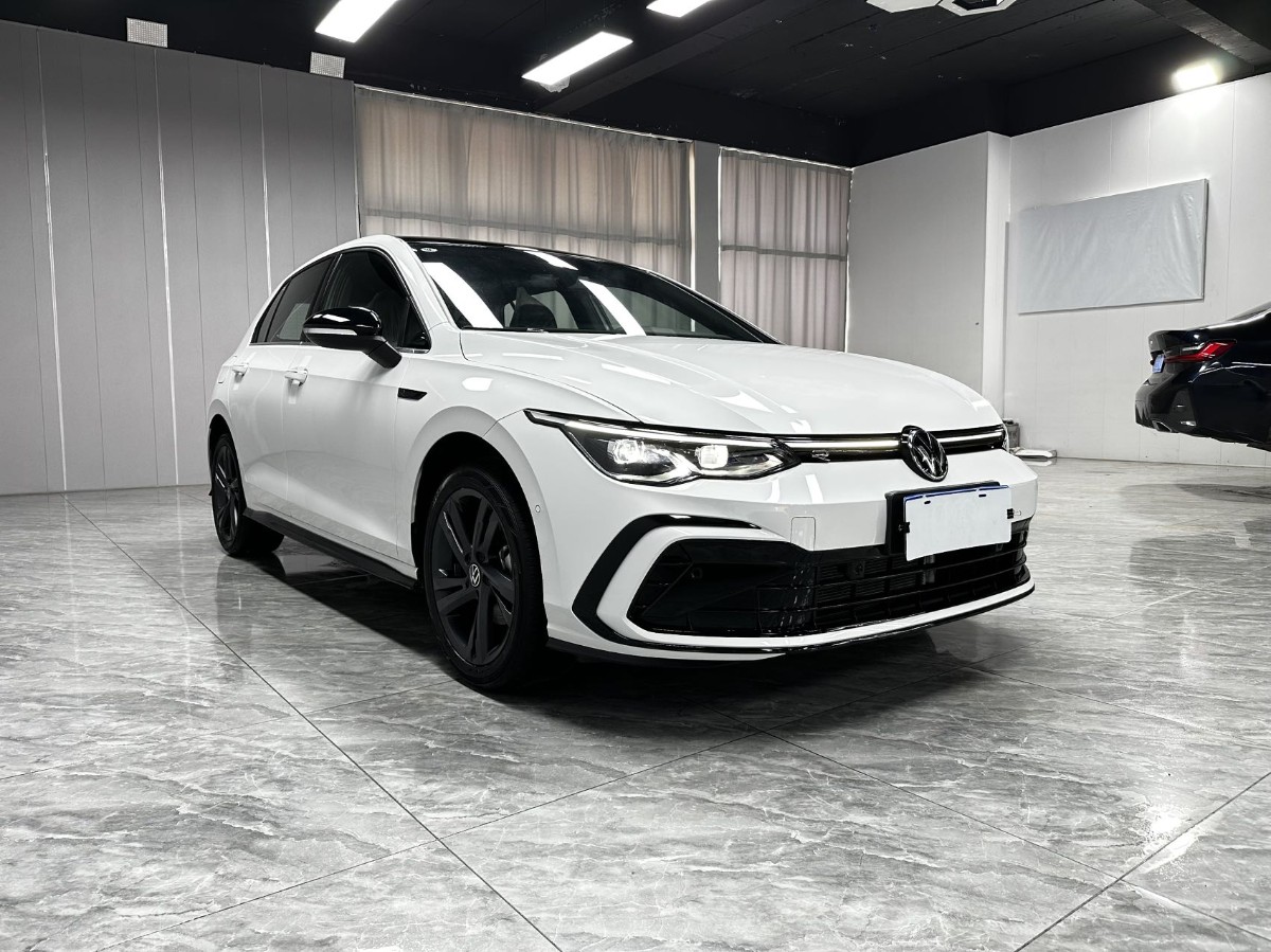 Volkswagen Golf 2023 car image #3