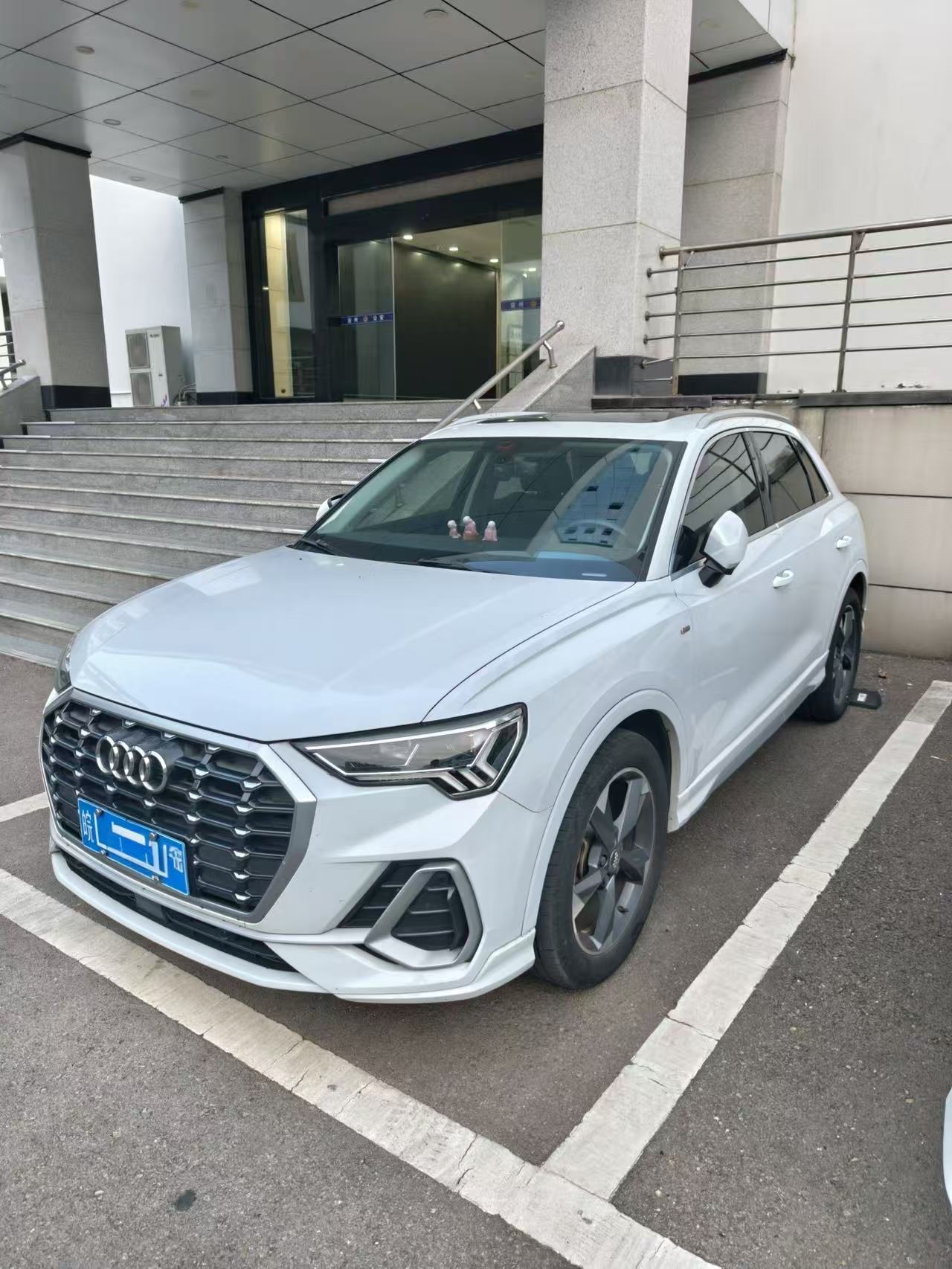 2020 immagine di auto 