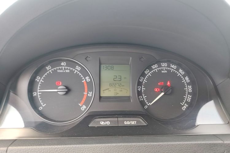 Skoda Rapid 2016 image de voiture #12