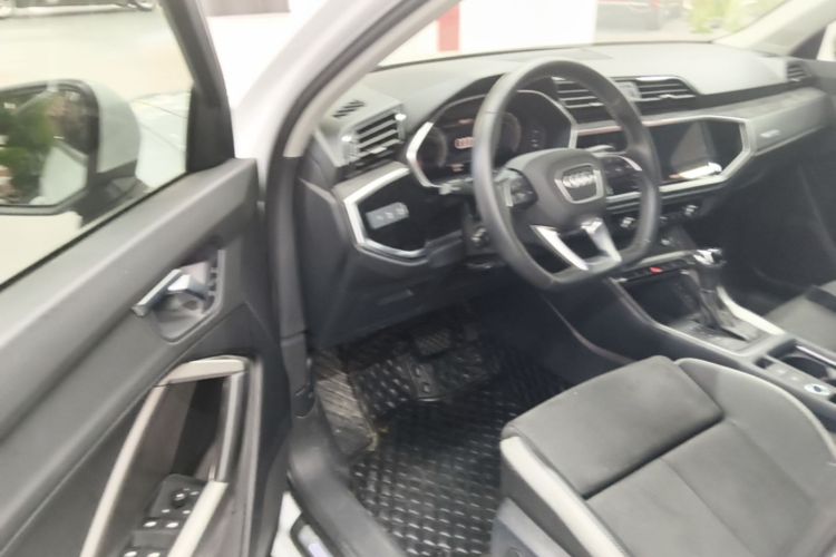 Audi Q3 2023 immagine di auto #16