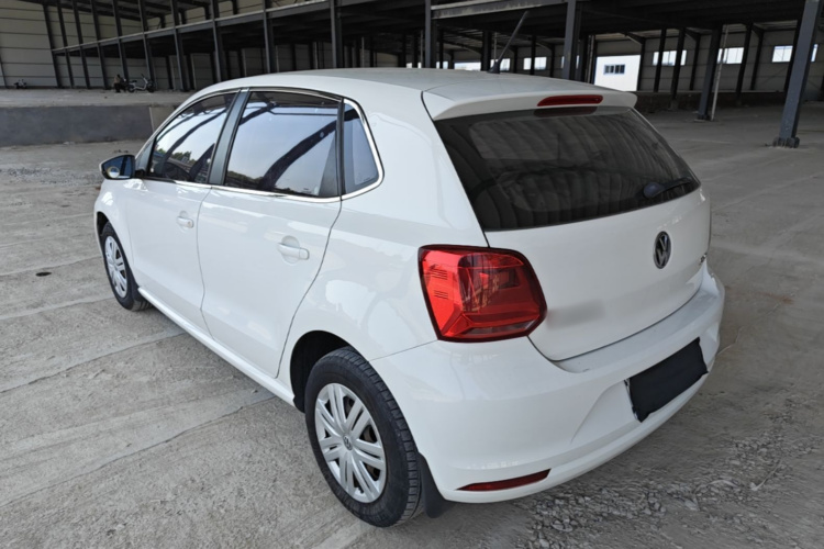 Volkswagen Polo 2014 car image #5