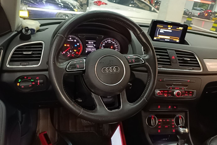 Audi Q3 2019 #11 Audi Q3 2019 car image #11