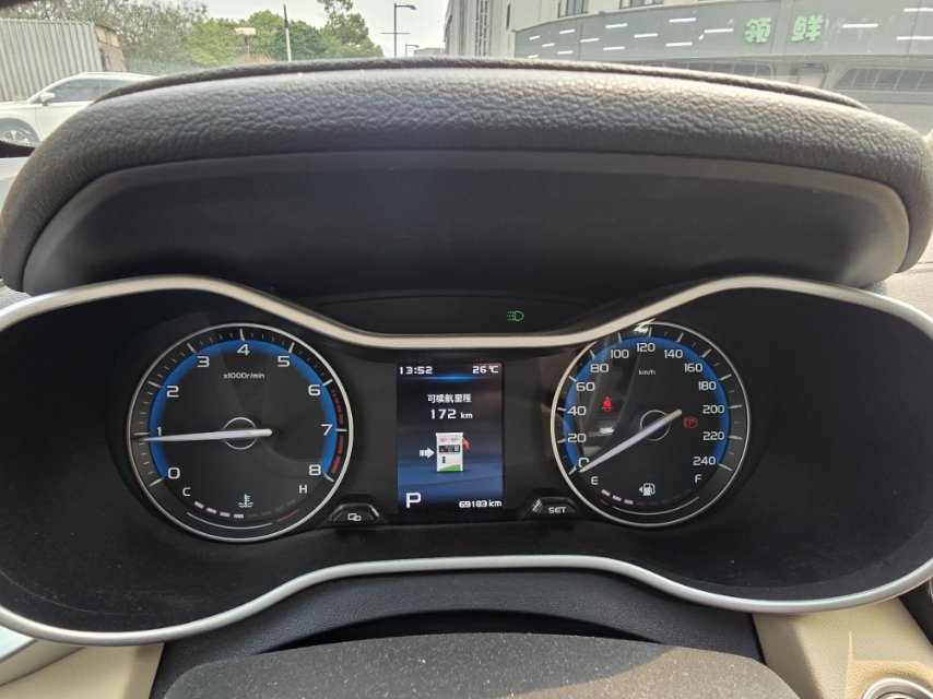 GEELY Emgrand 2018 صورة سيارة #12