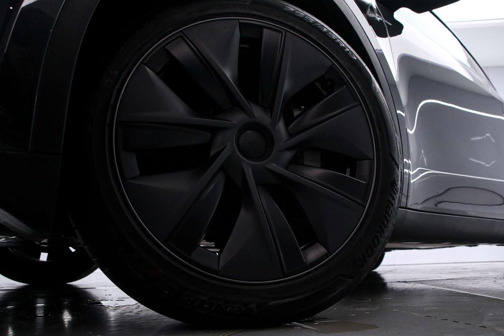 Tesla Model Y 2024 immagine di auto #6