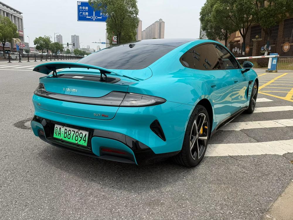 MI SU7 2024 immagine di auto #5