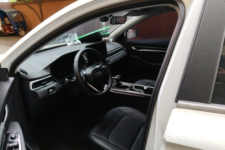 GEELY Emgrand 2025 #15 GEELY Emgrand 2025 car image #15