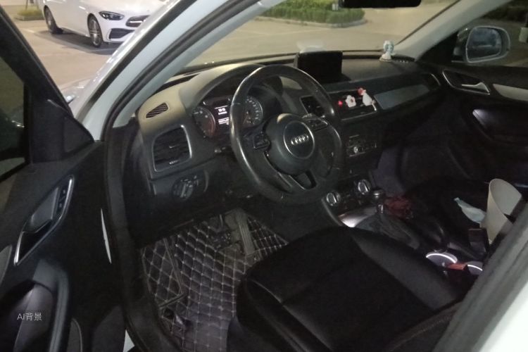 Audi Q3 2015 car image #18