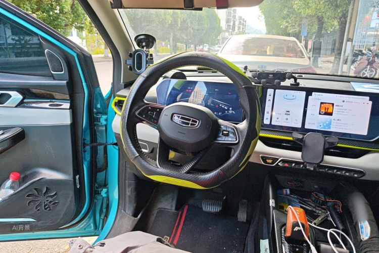 GEELY Coolray 2023 car image #12