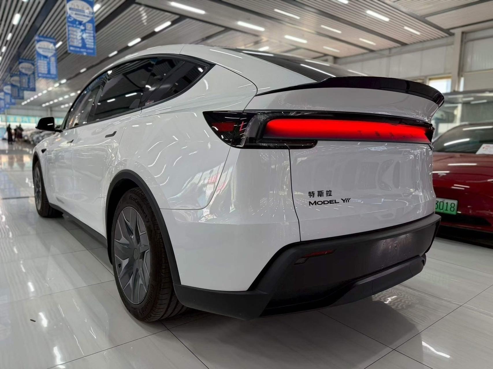 Tesla Model Y L 2025 car image #6