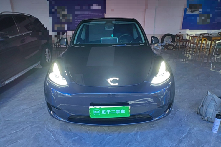Tesla Model Y 2025 car image #3