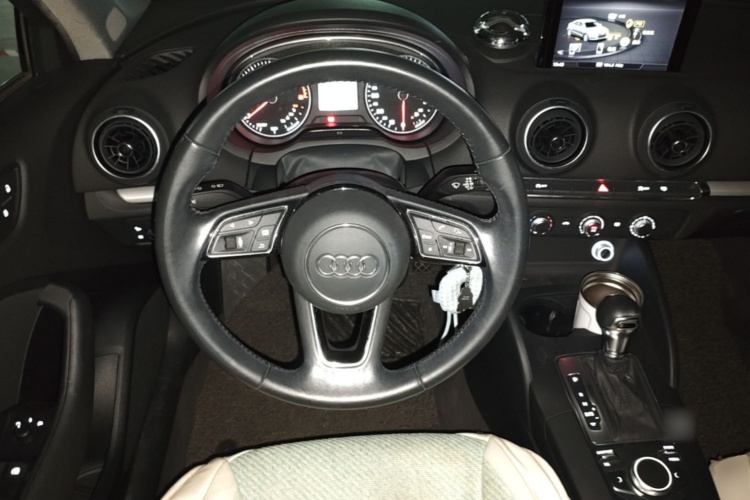 Audi A3 2018 car image #11