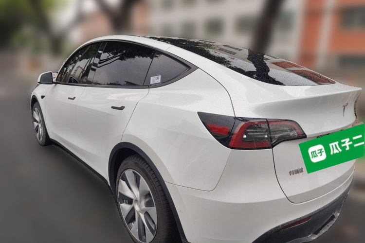 Tesla Model Y 2023 #5 Tesla Model Y 2023 car image #5