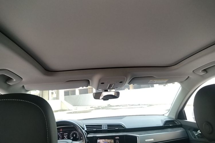 Audi Q3 2021 car image #18