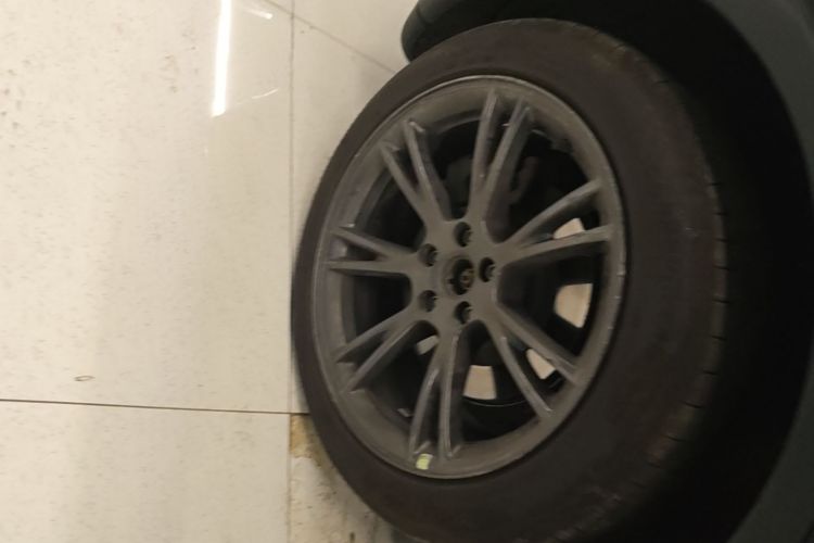Tesla Model Y 2024 #10 Tesla Model Y 2024 immagine di auto #10