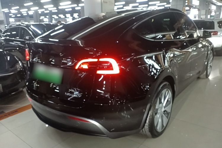 Tesla Model Y 2022 car image #7