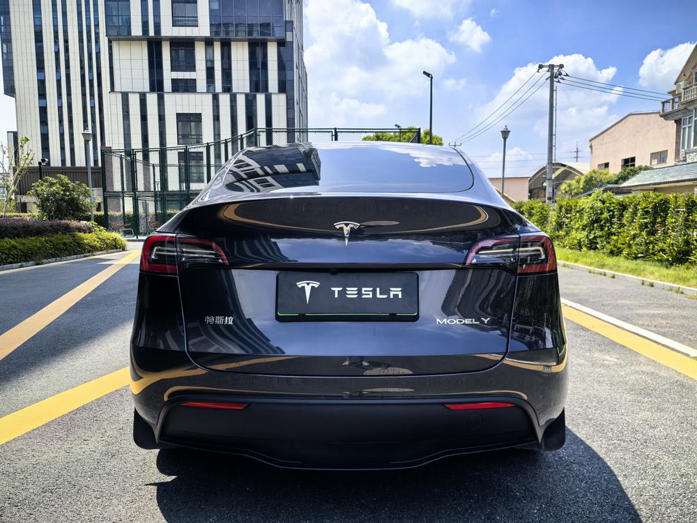 Tesla Model Y 2024 #6 Tesla Model Y 2024 car image #6