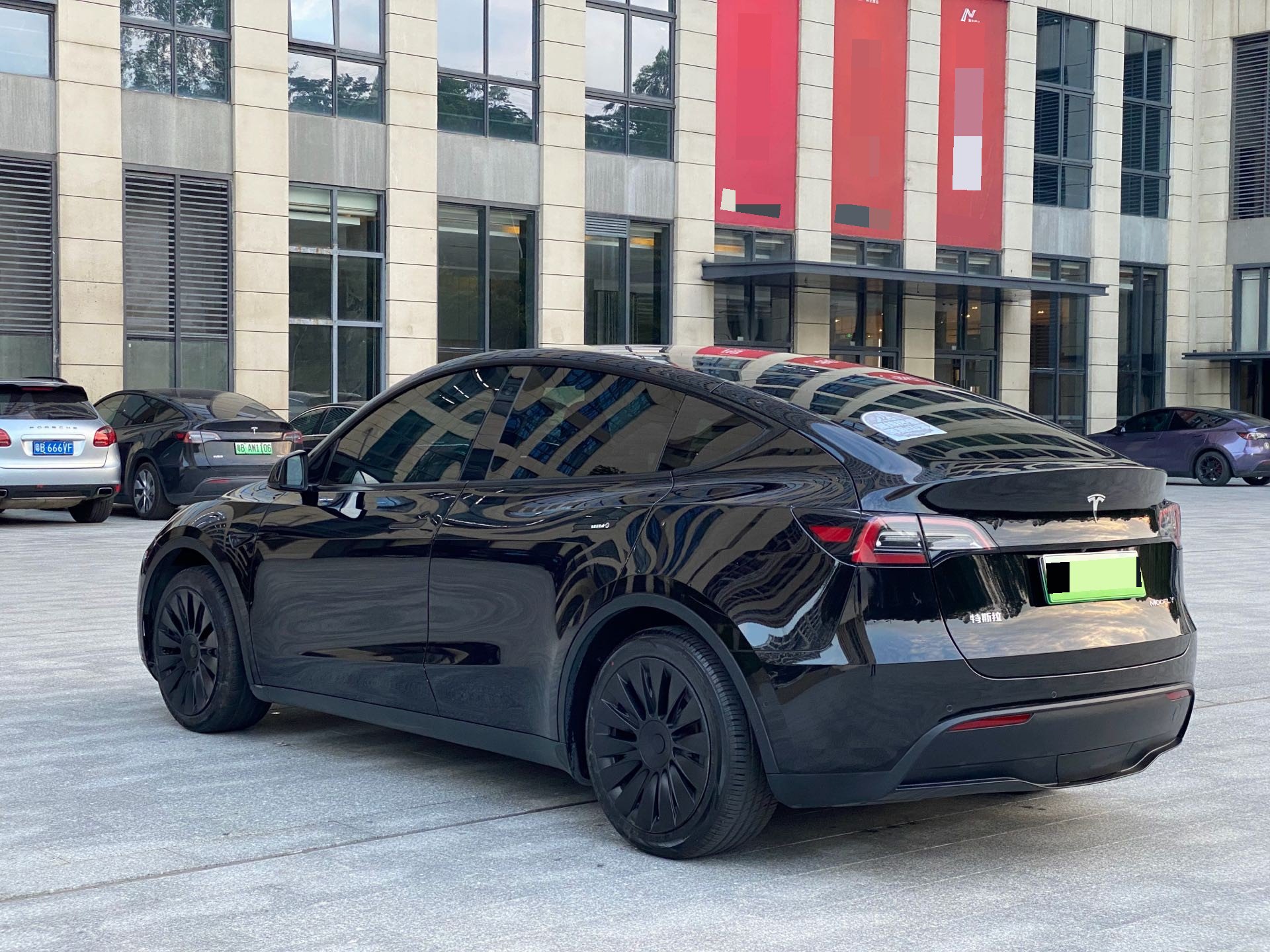 Tesla Model Y 2024 #9 Tesla Model Y 2024 car image #9