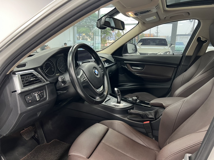 BMW 3 Series 2018 car image #4