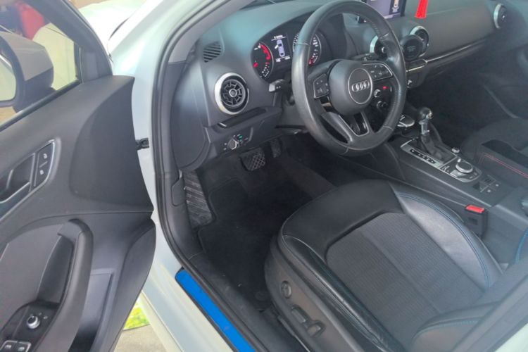 Audi A3 2019 car image #16