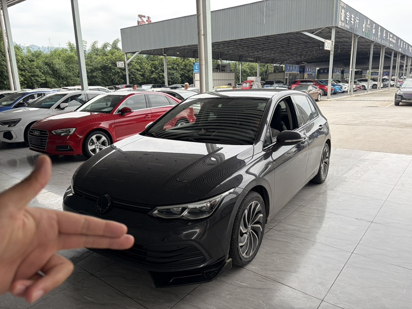 Volkswagen Golf 2021 car image #2