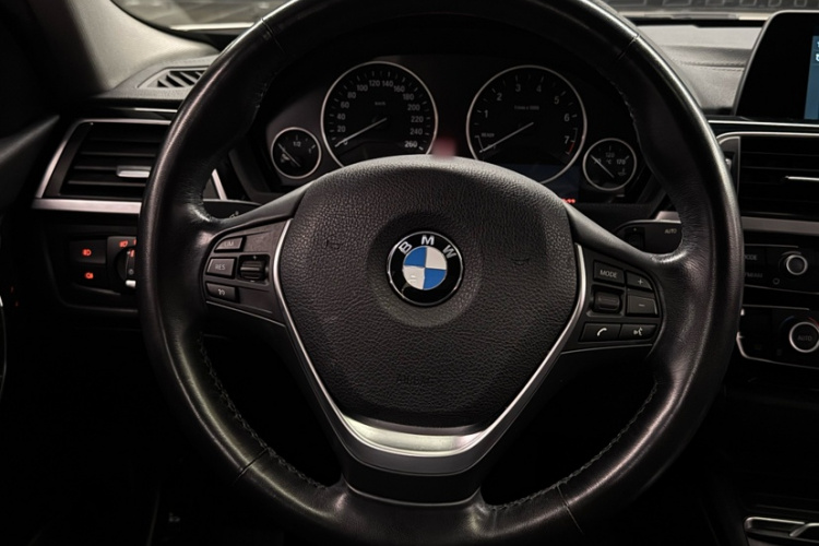 BMW 3 Series 2018 #15 BMW 3 Series 2018 car image #15