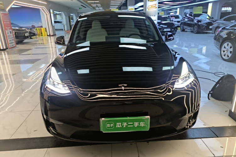 Tesla Model Y 2023 #3 Tesla Model Y 2023 car image #3