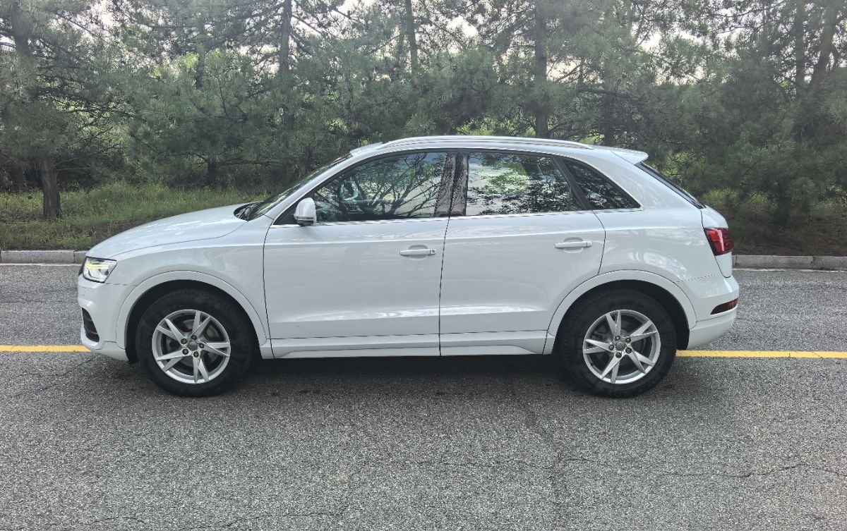 Audi Q3 2017 car image #8