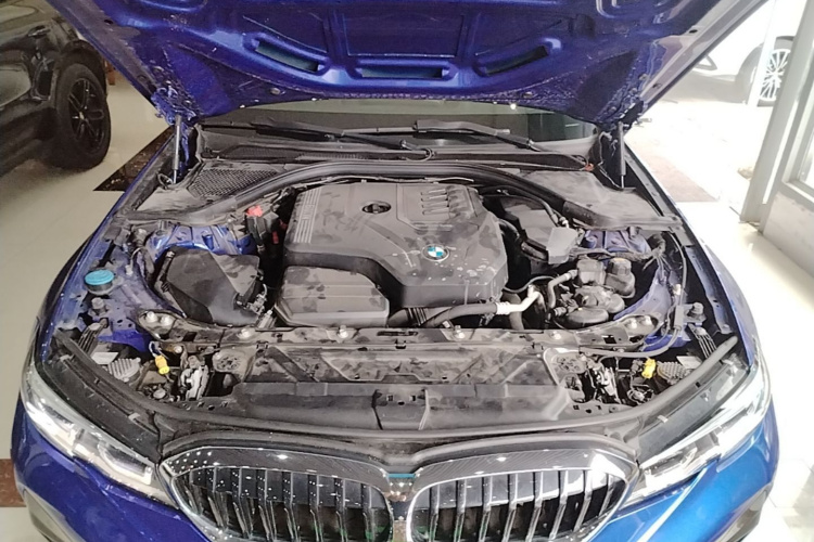BMW 3 Series 2020 car image #20