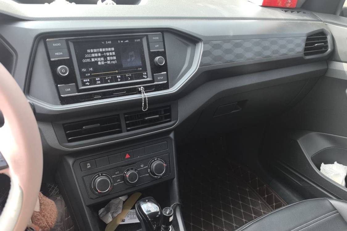 Volkswagen T-Cross 2019 car image #26
