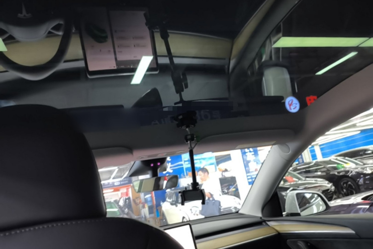 Tesla Model Y 2023 #20 Tesla Model Y 2023 car image #20