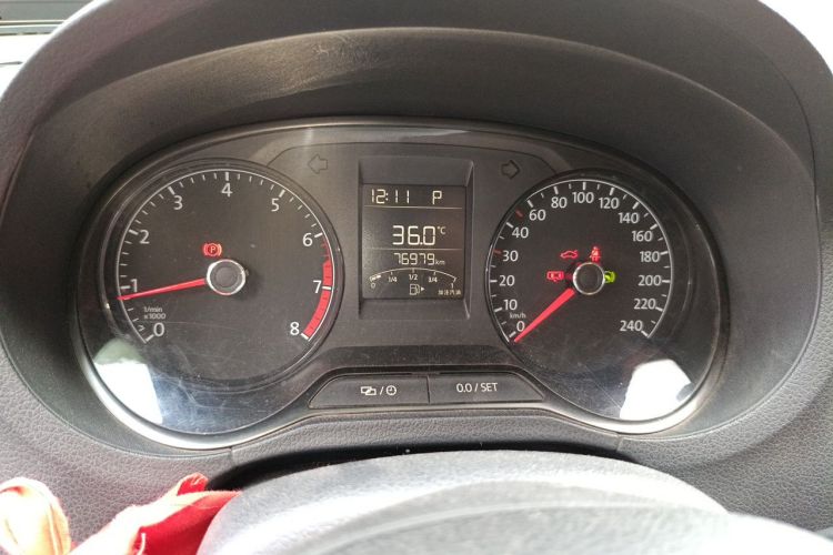 Volkswagen Polo 2016 car image #12