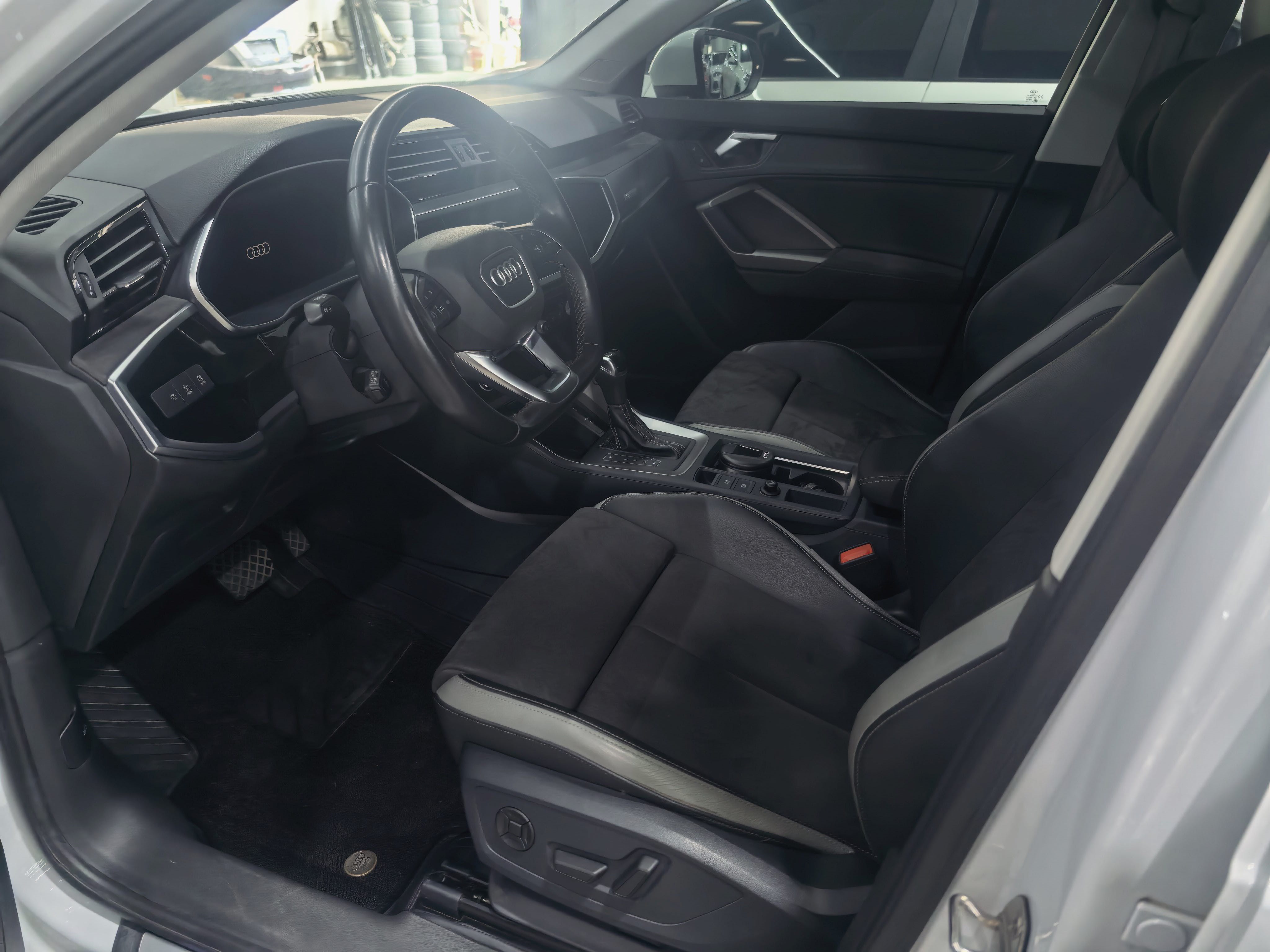 Audi Q3 2022 car image #6