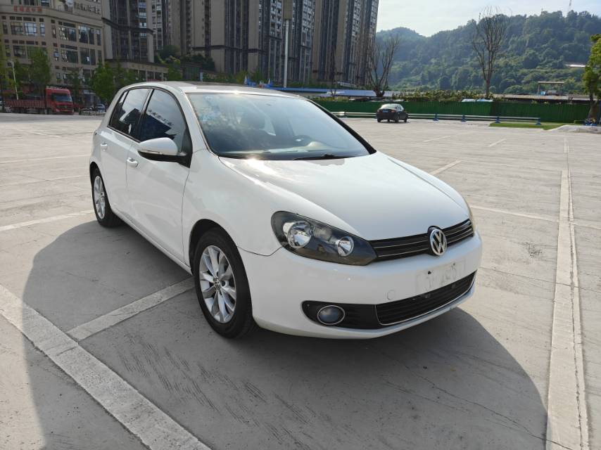 Volkswagen Golf 2014 car image 