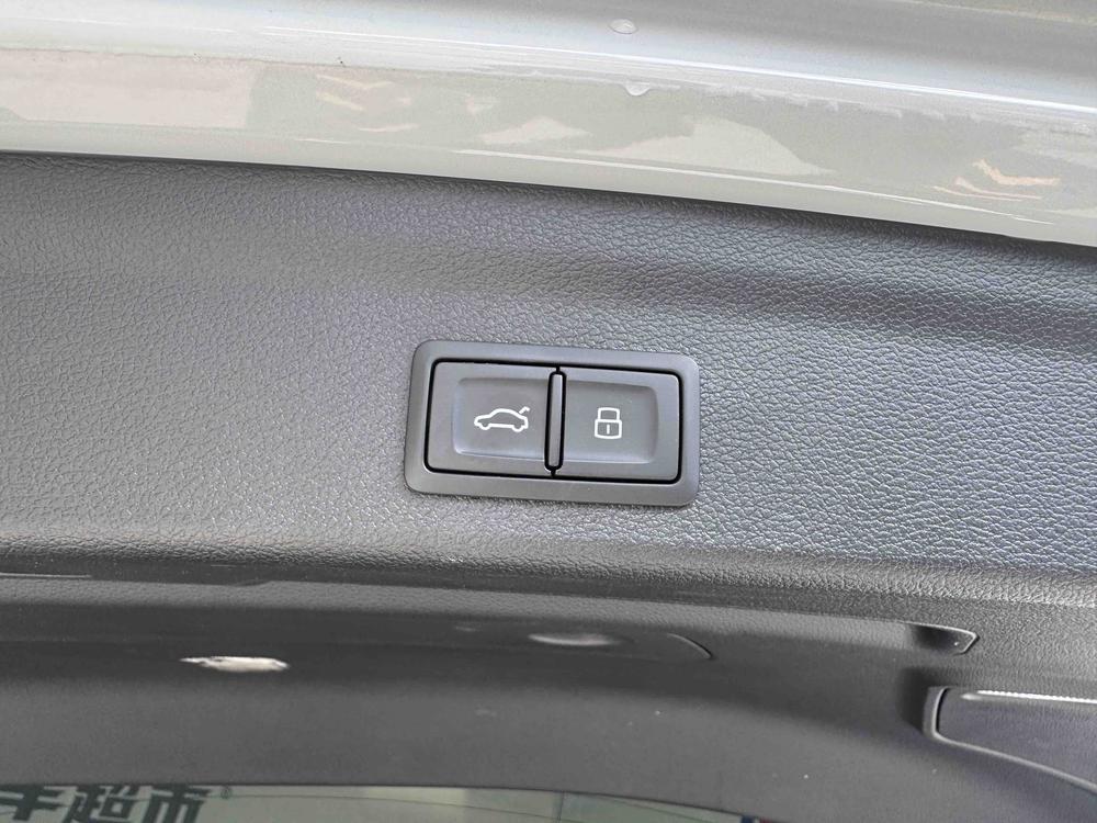Audi Q3 2022 car image #11