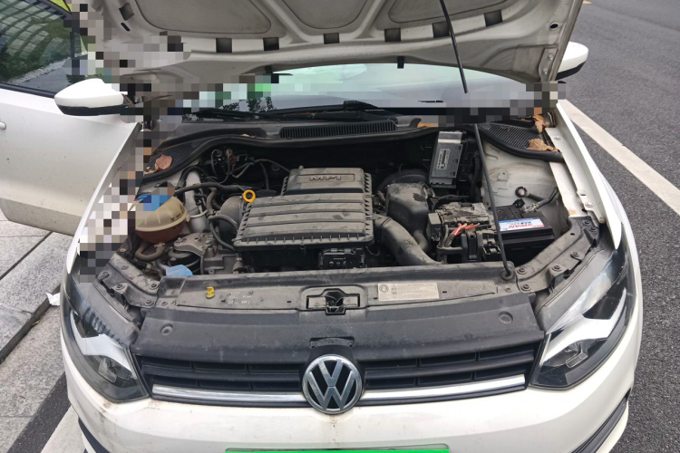 Volkswagen Polo 2015 car image #18