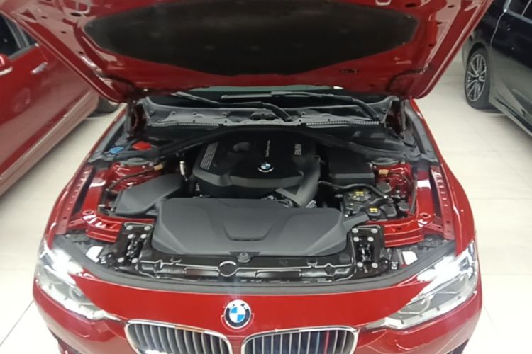 BMW 3 Series 2018 car image #22