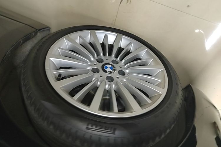 BMW 3 Series 2018 car image #9