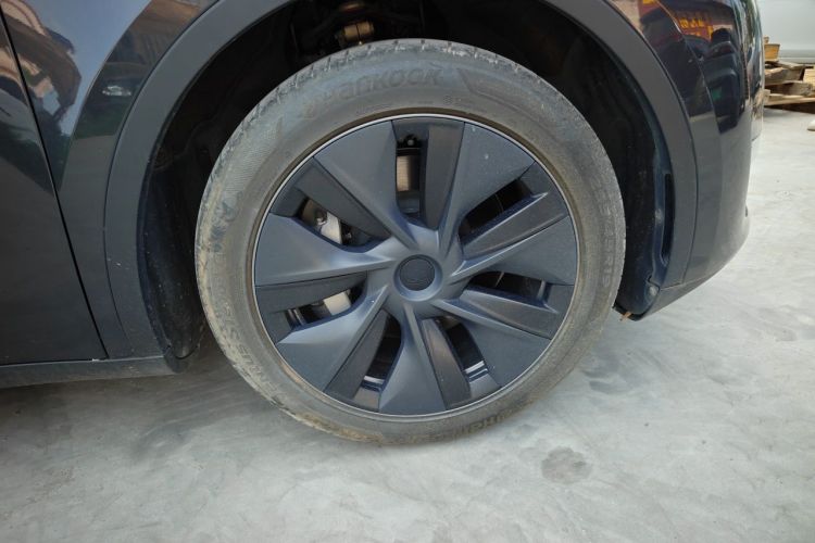 Tesla Model Y 2024 #6 Tesla Model Y 2024 car image #6