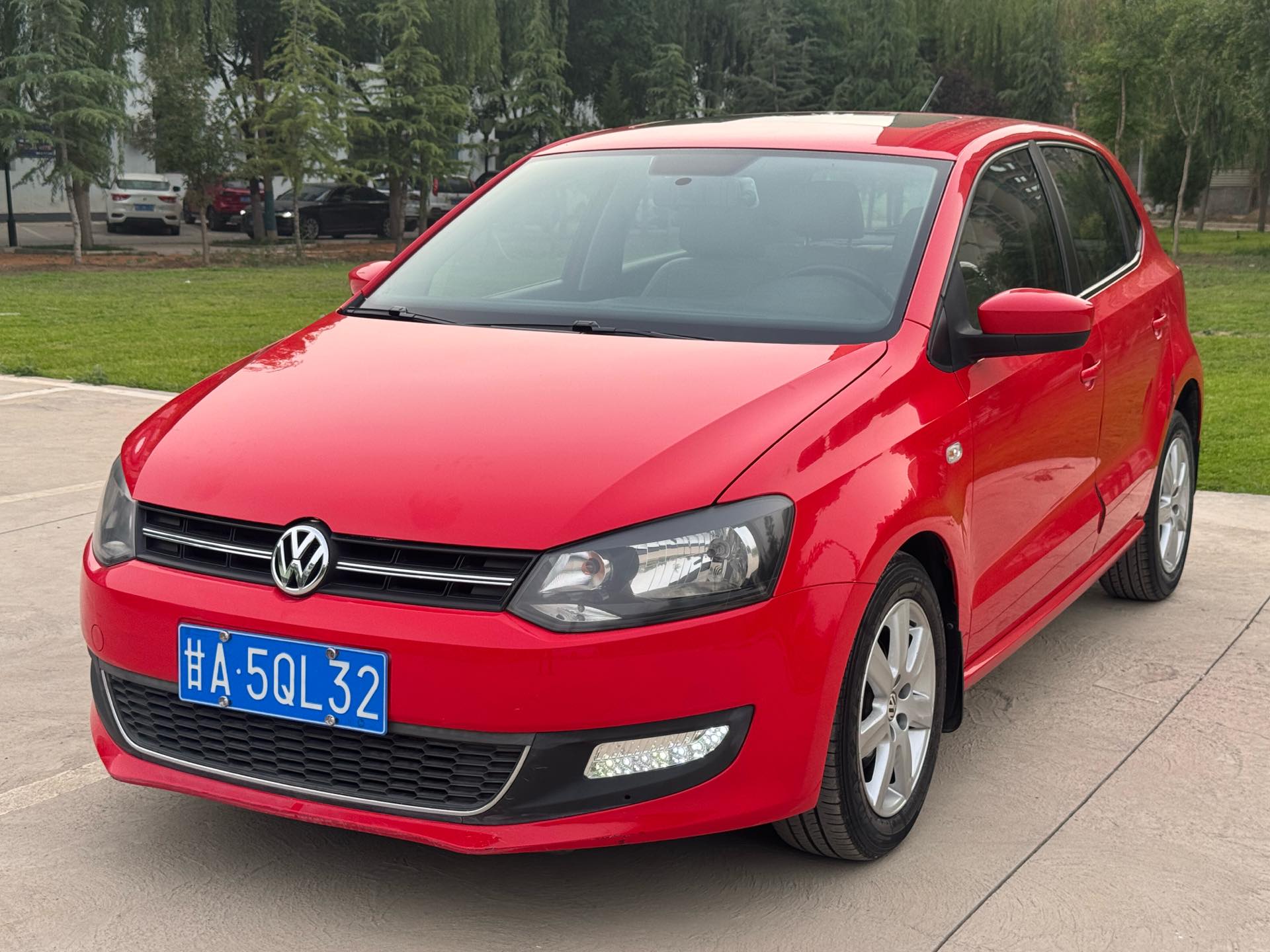 Volkswagen Polo 2011 car image 