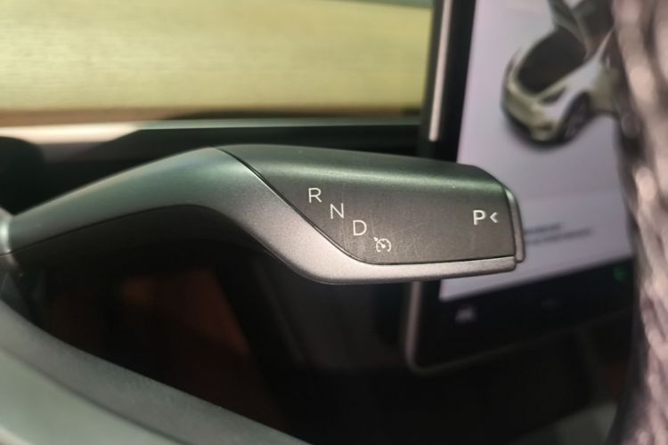 Tesla Model Y 2021 #14 Tesla Model Y 2021 car image #14