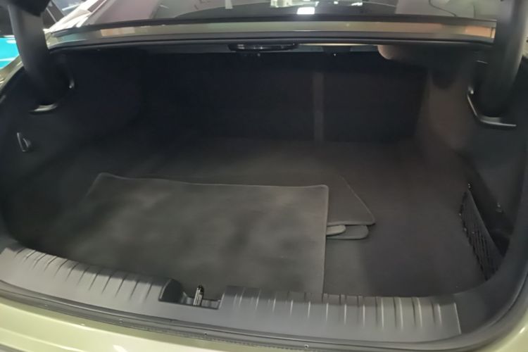 MI SU7 2025 immagine di auto #19