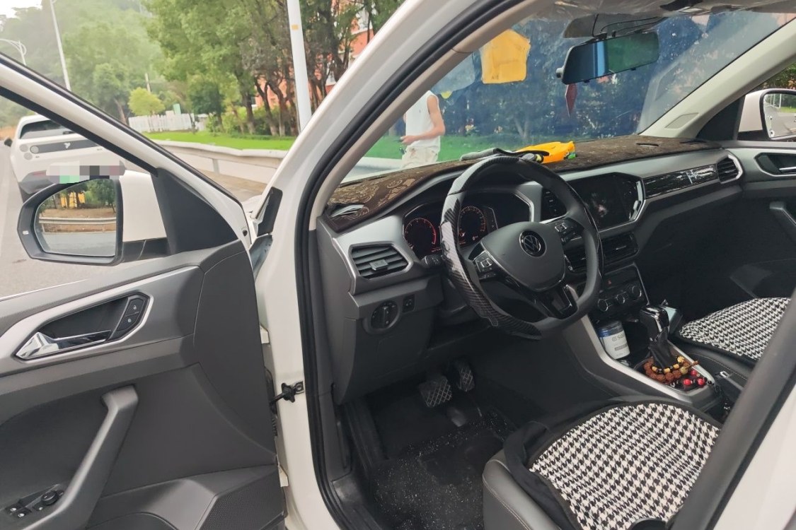 Volkswagen T-Cross 2022 car image #23