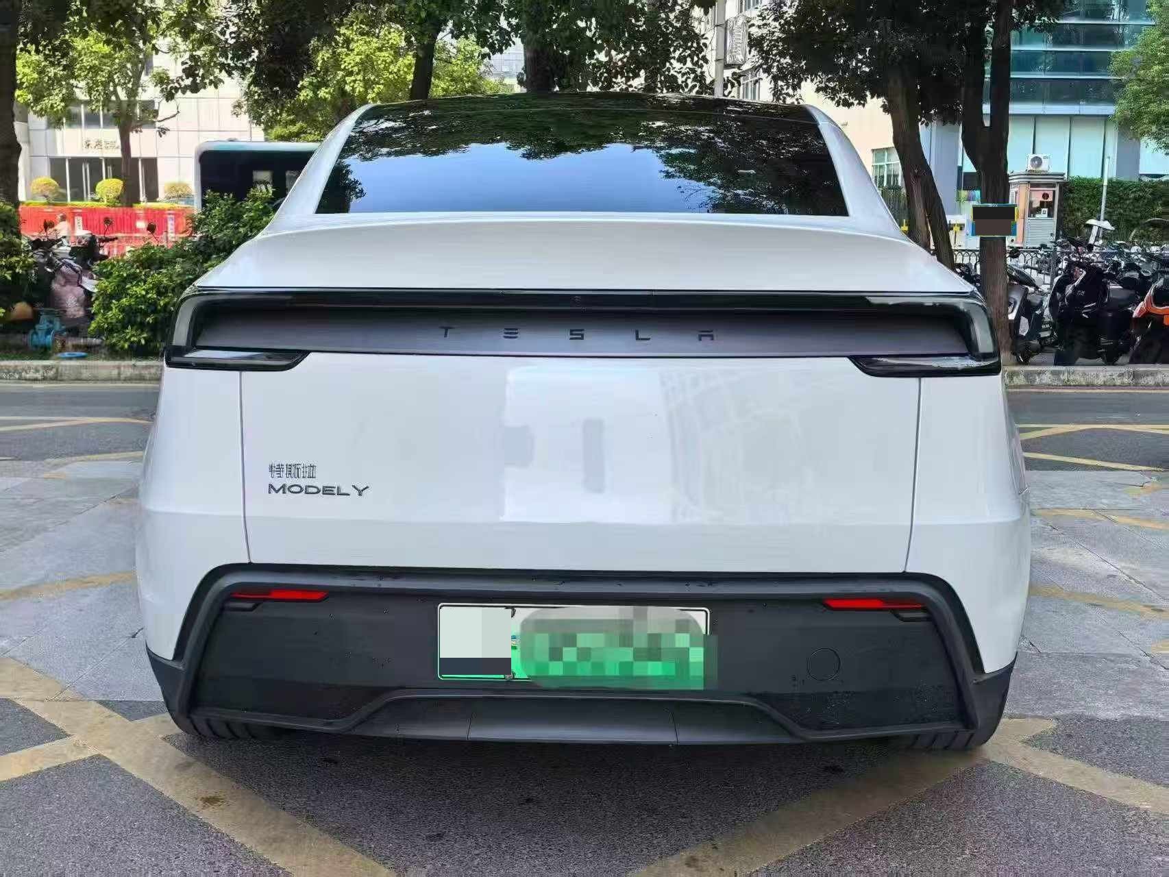 Tesla Model Y 2026 #8 Tesla Model Y 2026 car image #8