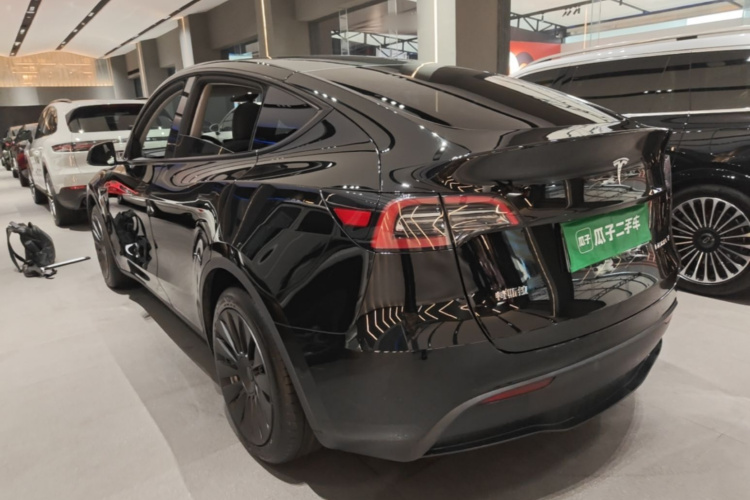 Tesla Model Y 2023 #5 Tesla Model Y 2023 car image #5
