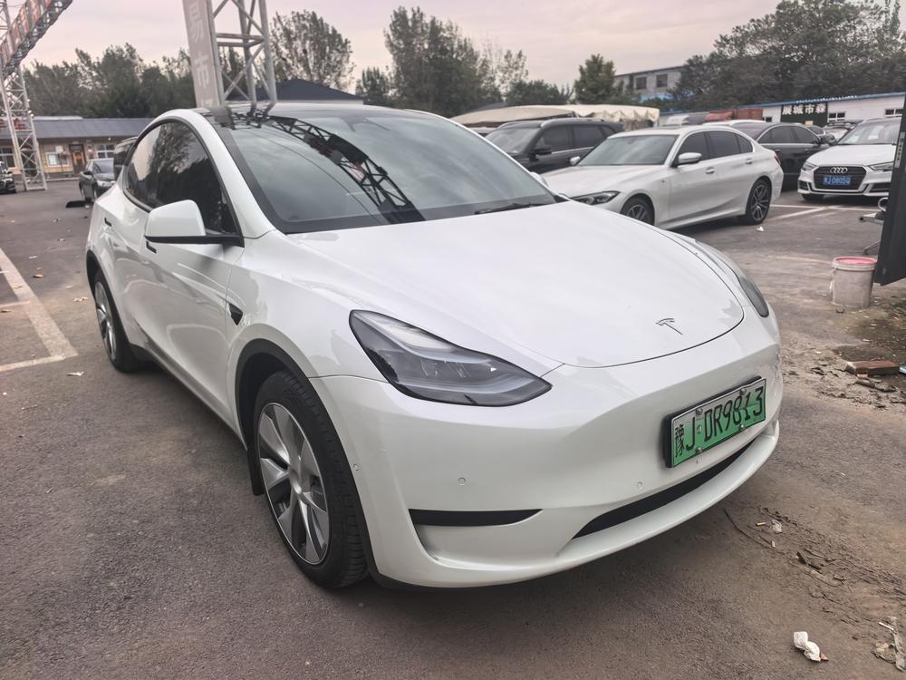 Tesla Model Y 2022 #2 Tesla Model Y 2022 car image #2